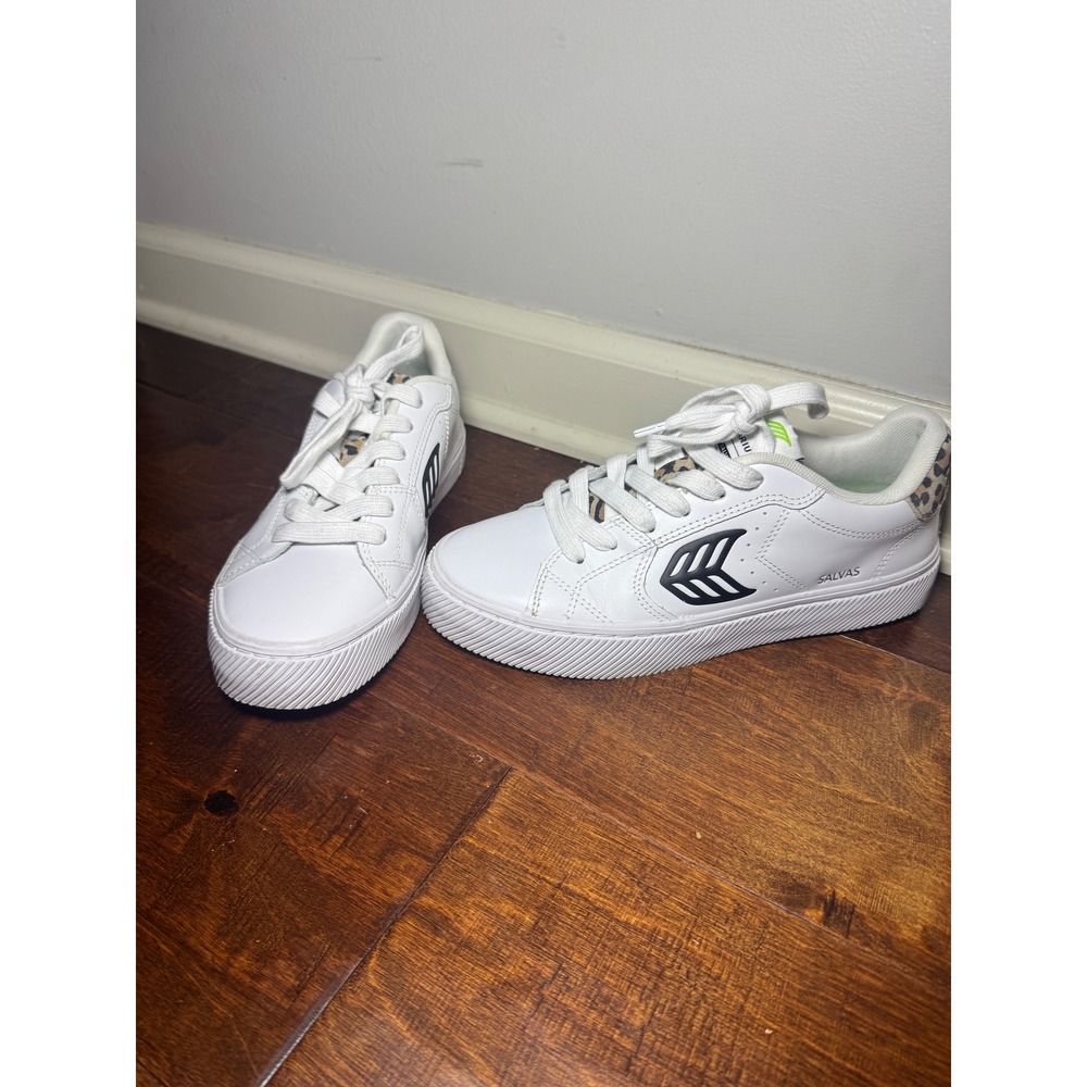 Cariuma Salvas White Leather Leopard Print Low Top Sneakers Womens